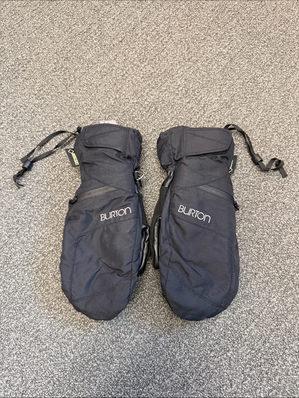 Burton Women’s GORE-TEX Mittens in Black